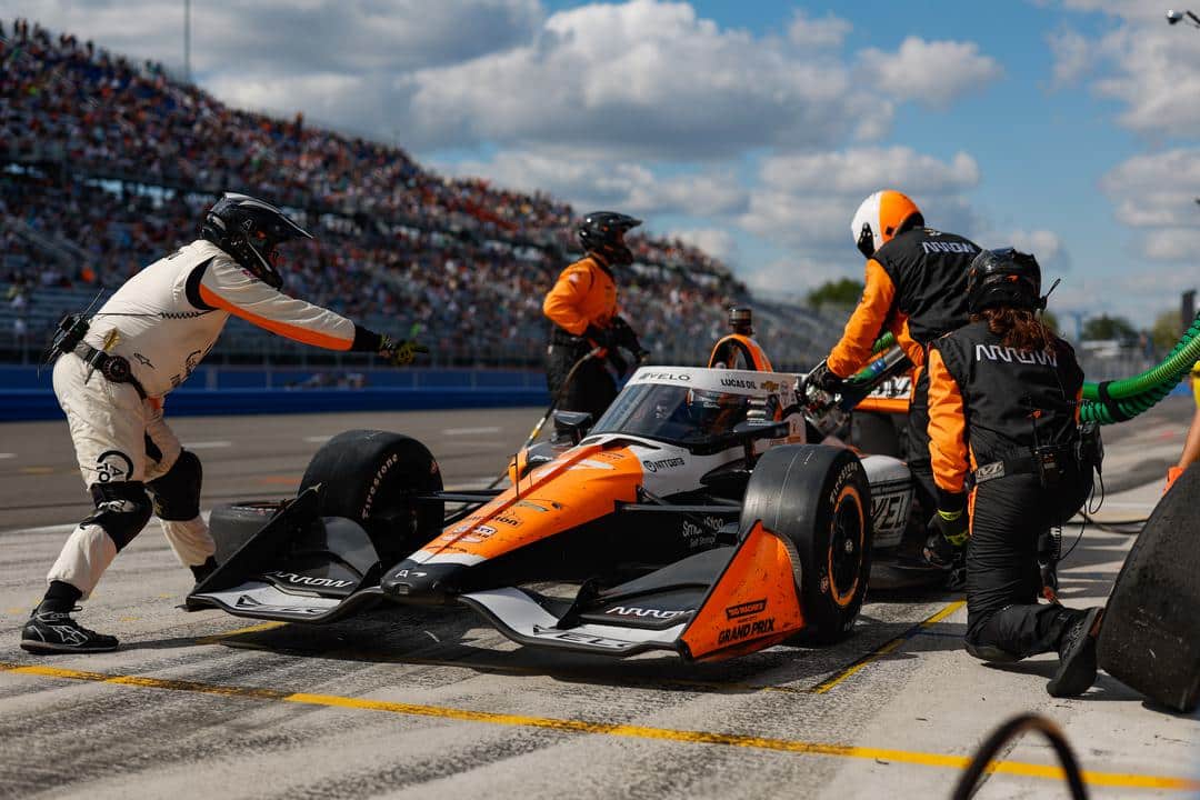 Alexander Rossi pits at Milwaukee.